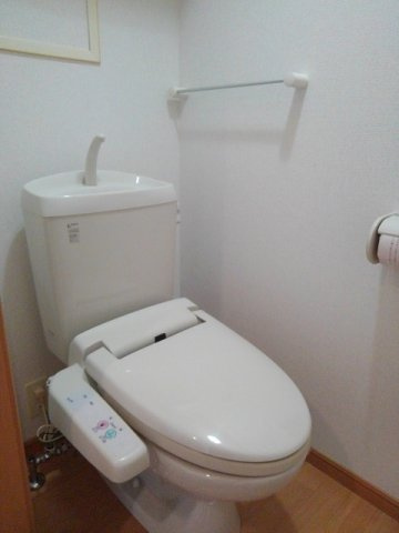 ウエスト・モンターニュＡのトイレ|清潔感のあるトイレです