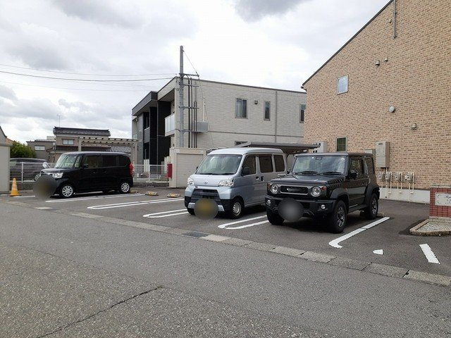 ルポゼの駐車場|駐車場があるので、車を買う予定の方も安心です