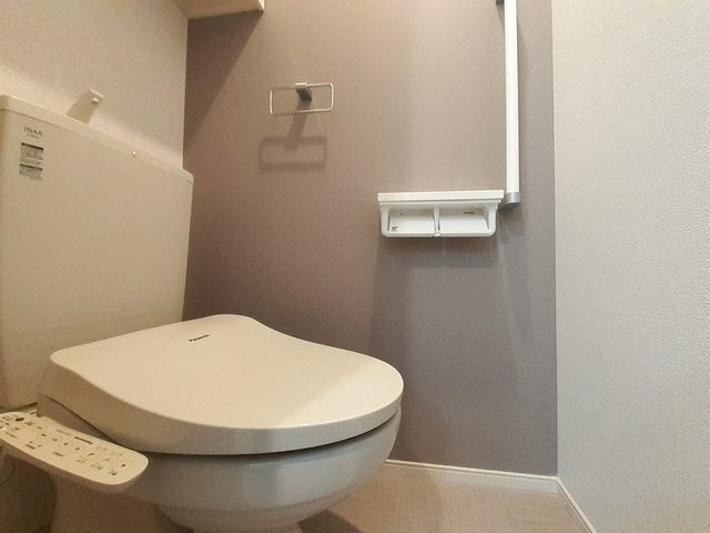ヘリテージＴのトイレ|ゆったりとした空間のトイレです