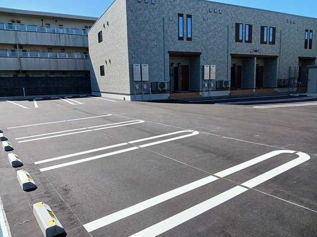 クーロンヌⅠの駐車場|駐車場完備です