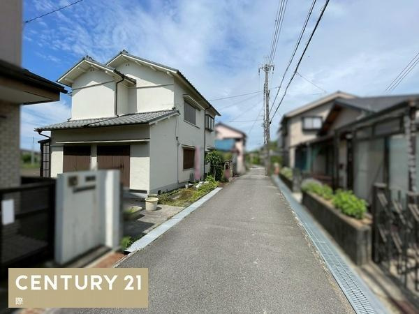 和歌山市直川　中古戸建の前面道路含む現地写真