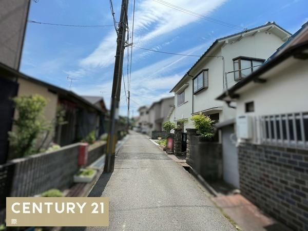 和歌山市直川　中古戸建の前面道路含む現地写真