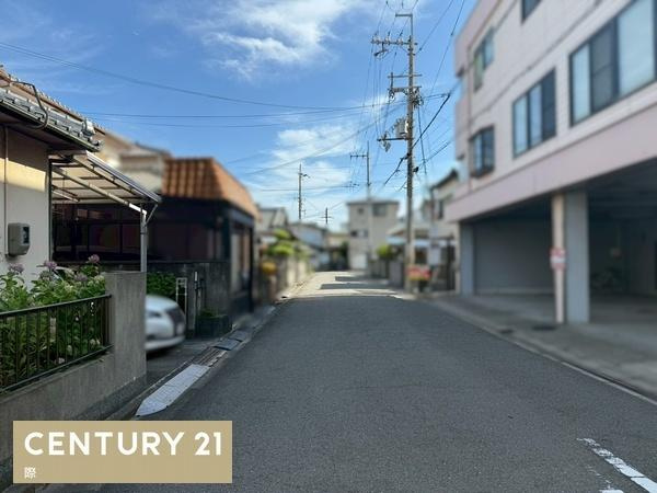 和歌山市松江北3丁目　中古戸建の前面道路含む現地写真