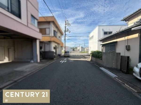 和歌山市松江北3丁目　中古戸建の前面道路含む現地写真