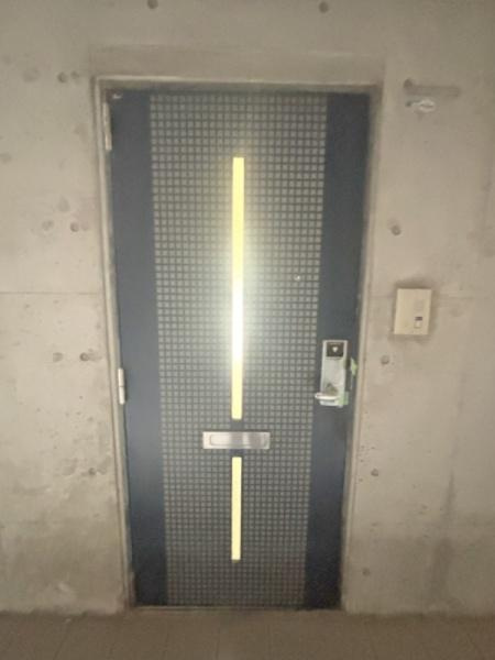 デイズハイツ三先の玄関