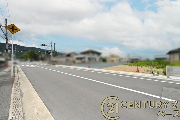 葛城市林堂の売地の前面道路含む現地写真|■現地撮影写真■ 前面道路は６ｍ以上と広くゆったりしています！