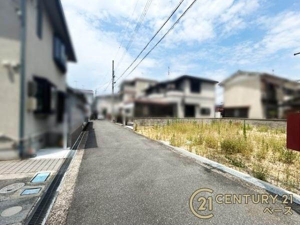 橿原市葛本町の売地の前面道路含む現地写真|■現地撮影写真■ 前面道路は４ｍ以上と広くゆったりしています！