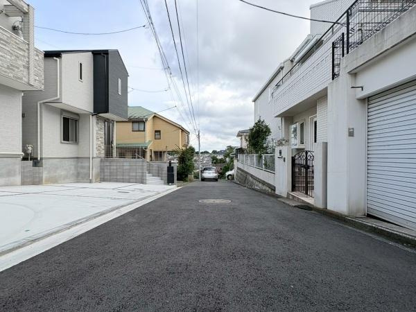 横浜市中区本牧町１丁目の新築一戸建の前面道路含む現地写真