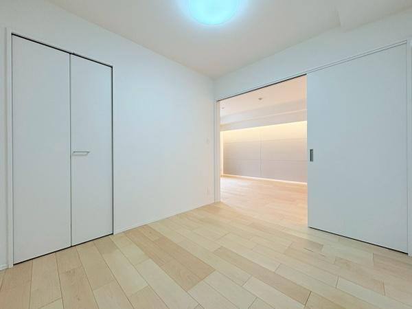 新百合ヶ丘パークハウスヒルズテラスの子供部屋|子供部屋4.5帖！リビングに繋がるお部屋でお子様部屋やリモートワーク部屋としてお使いいただけます！ご家族の成長に合わせた使い方が可能です。