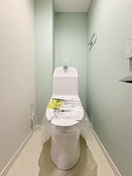 読売ランド前ハイデンスのトイレ|清潔感のあるトイレは、シンプルで使いやすい設計となっており、日々の暮らしに快適さと安心感をもたらします。