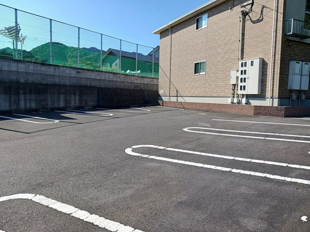 サニープラシードⅡの駐車場
