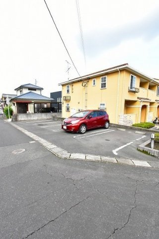 プレイス久保の駐車場