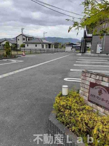 エイチーワン・ガーデンの駐車場
