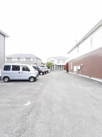 プラシード小坂Ａの駐車場