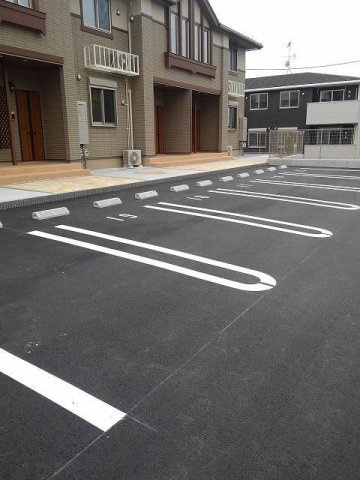 サンセリアンＢの駐車場