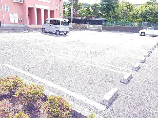 グランノヴァⅡの駐車場