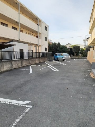 リブリーシャンの駐車場