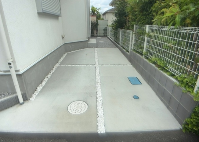 【駐車場】 | 駐車場と明記されていても、最小スペースでつくられた駐車場だと大型車は駐車できなかったり、出入りしにくくなったりする可能性があります。お車のサイズと購入したい物件の駐車場のサイズを現地で確認しましょう。