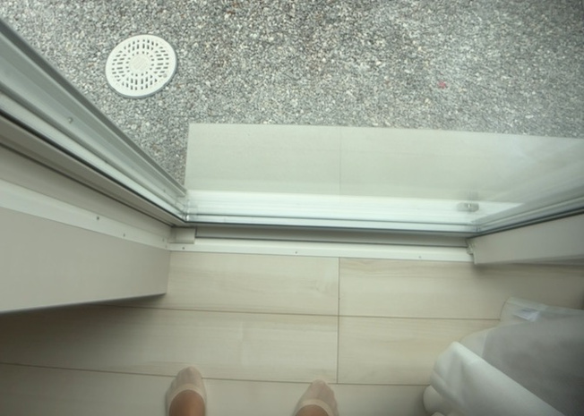 【内装】 | サッシは、ガラス窓に使用される金属製の窓枠です。一般的に住宅建築では、金属製建具工事の段階でガラス類・玄関などと同時に設置されます。種類や構造により断熱性能や遮音性能が異なるので現地でご確認ください。