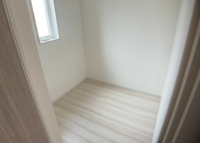 【収納】 | 家族構成や住宅環境によって収納の仕方は十人十色！キッチン、リビング、玄関、寝室など、部屋ごとのいろんな収納を使って自慢のお家にしませんか？物件をご内見する際は、収納の場所や数は事前チェックしましょう！