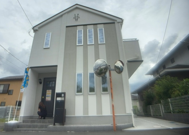 【構造・工法・仕様】 | 木造住宅とは土台、壁、柱など建築物の強度を支える構造体の材に木が使用されている構造を指します。構造体は建物の自重を支えるだけではなく風圧や水圧、積裁荷重などあらゆる衝撃に耐えるための基礎です。