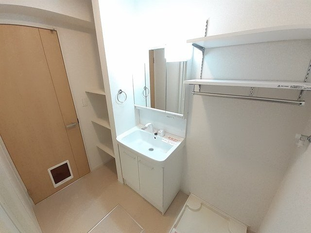 ルミエール（生駒市）の洗面所|スペースが確保できる洗面所です
