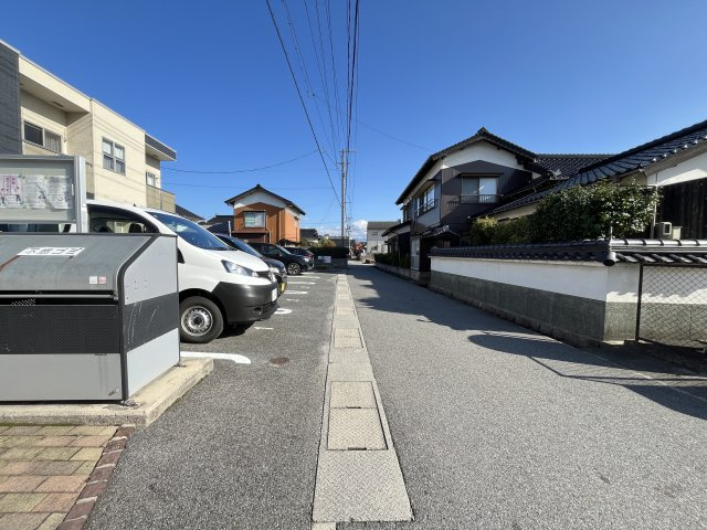 エクセレント　ユリの周辺