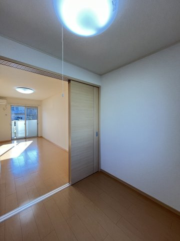 エクセレント　ユリの洋室