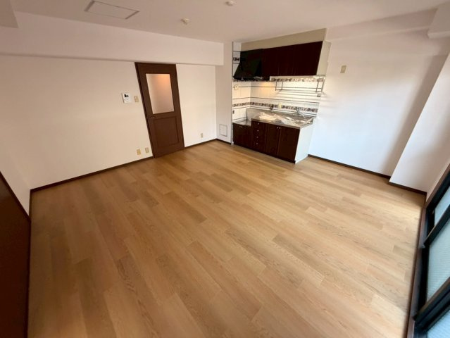 ハイネス岡本の居間・リビング