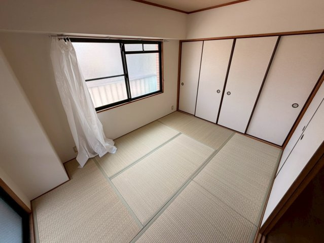 ハイネス岡本の和室