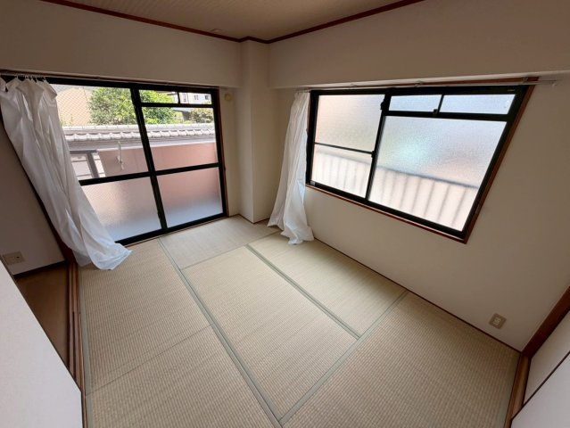 ハイネス岡本の和室