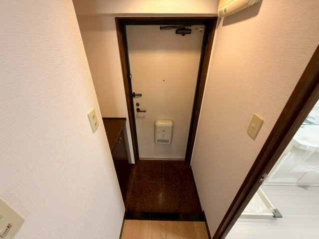 ハイネス岡本の玄関