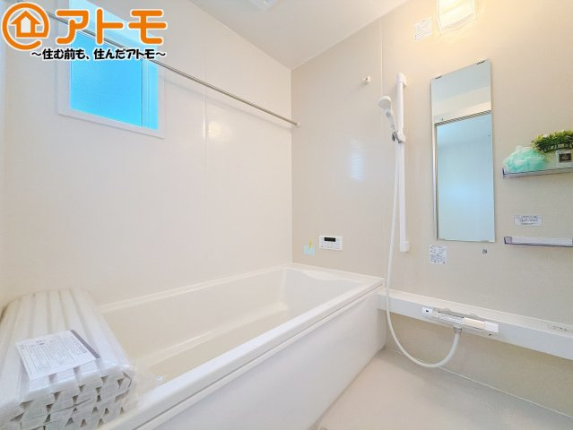 【浴室】 | 島田市中溝町第1期　新築戸建　2号棟 | 浴室は落ち着いた色のパネルでゆったりと過ごせる空間です。お風呂で一日の疲れを癒しましょう♪