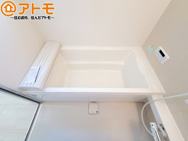 【浴室】 | 島田市中溝町第1期　新築戸建　2号棟 | 脚を伸ばしてリフレッシュ♪広々湯舟でお湯に浸かれば疲労回復効果につながります♪