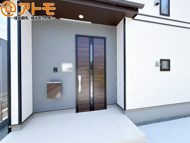 【玄関】 | 島田市御仮屋町　新築戸建　A号棟 | 落ち着いた色合いの玄関はダブルロックで防犯性に優れた仕様になっています♪
