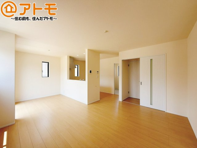 【居間・リビング】 | 島田市御仮屋町　新築戸建　A号棟 | 家族団らんのイメージは、リビングを思い浮かべませんか？リビングこそ広々としたお部屋が良いですね♪