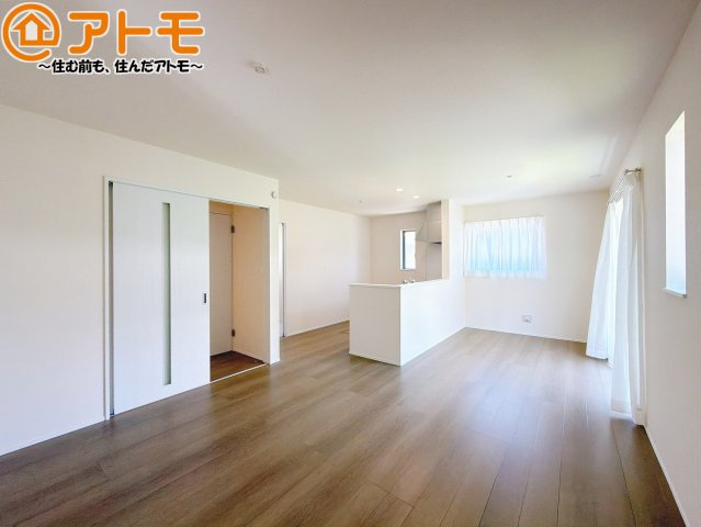 【居間・リビング】 | 島田市野田　新築戸建　B号棟 | 家族団らんのイメージは、リビングを思い浮かべませんか？リビングこそ広々としたお部屋が良いですね♪