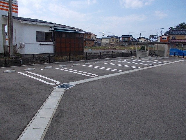 ドルフの駐車場|駐車スペースもあります