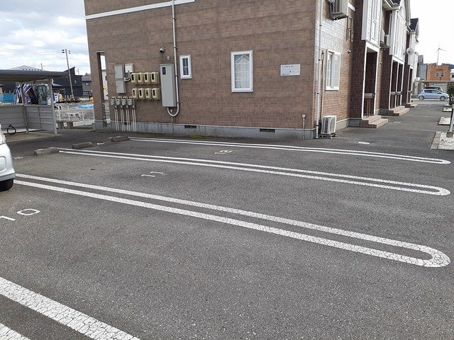 カントリーの駐車場|駐車場完備です
