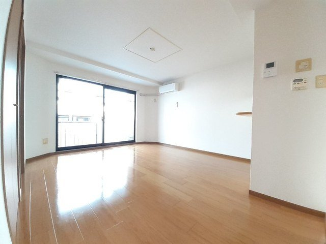 ソレアードⅡの居間・リビング|こちらの居間で趣味の時間をお楽しみください