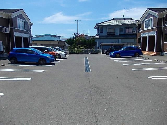 クレメントＡ棟の駐車場|駐車場に車を止められます