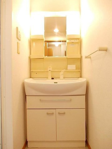 クレメントＡ棟の洗面所|コンパクトで使いやすい洗面所