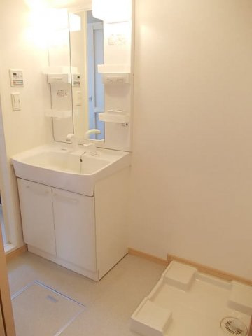 ラ　ファメンタム　センゾの洗面所|明るい洗面所です