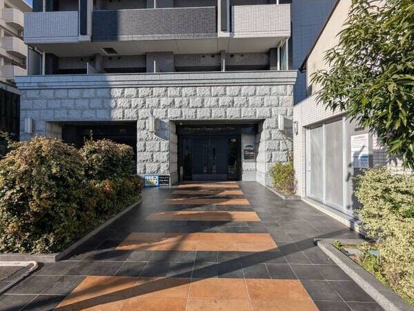 プレサンス名古屋STATIONディーヴァのエントランス