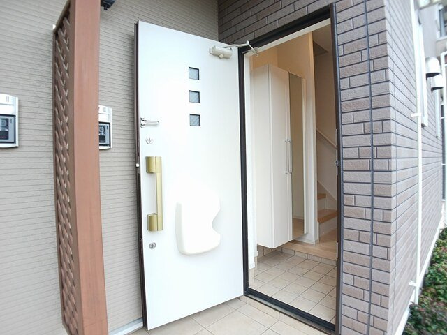 アイランドヒルズアミファイナルの玄関