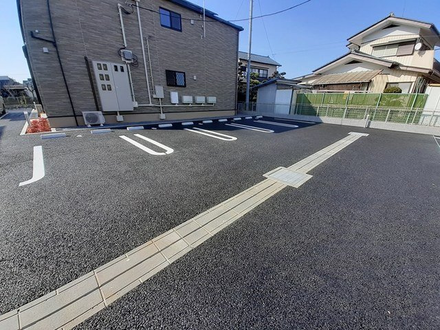 ノーブル　ウエストⅤの駐車場