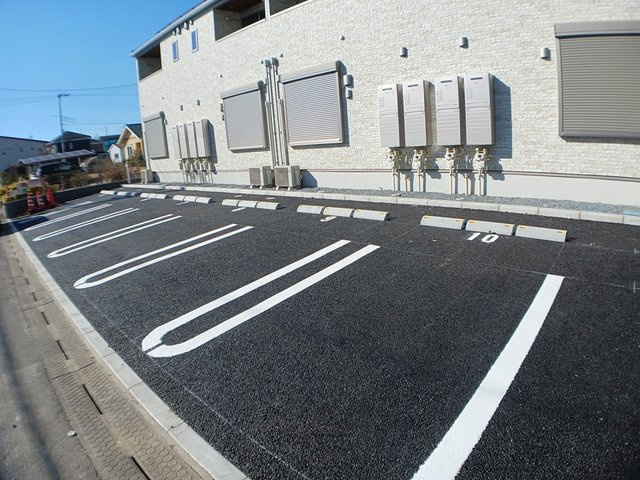 グレースよしわらの駐車場