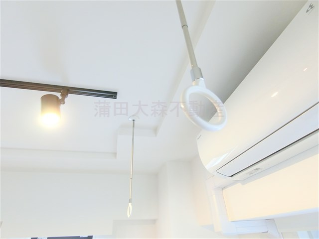 ルネサンスコート蒲田WESTの設備|エアコン　取外し可能な室内物干し！
