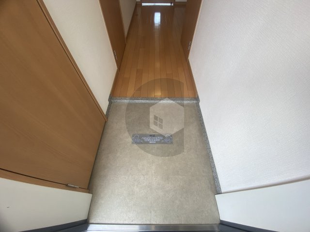 グランシス高井田の玄関