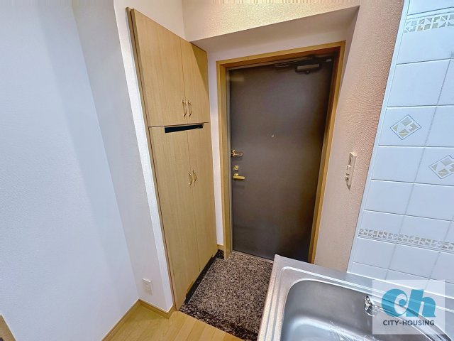 ルーブル蒲田弐番館 1005号室の玄関